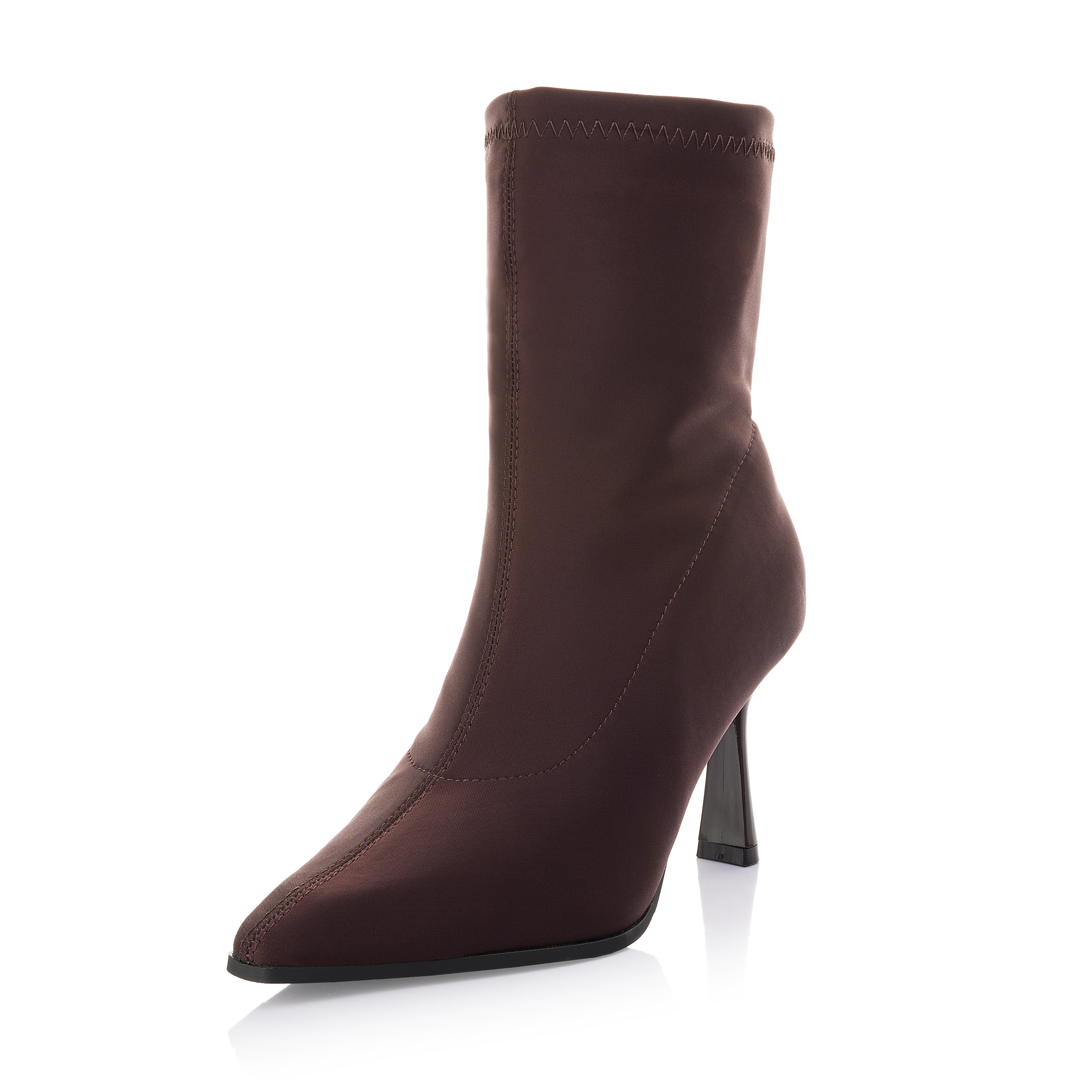 Slim Pointed Boot
